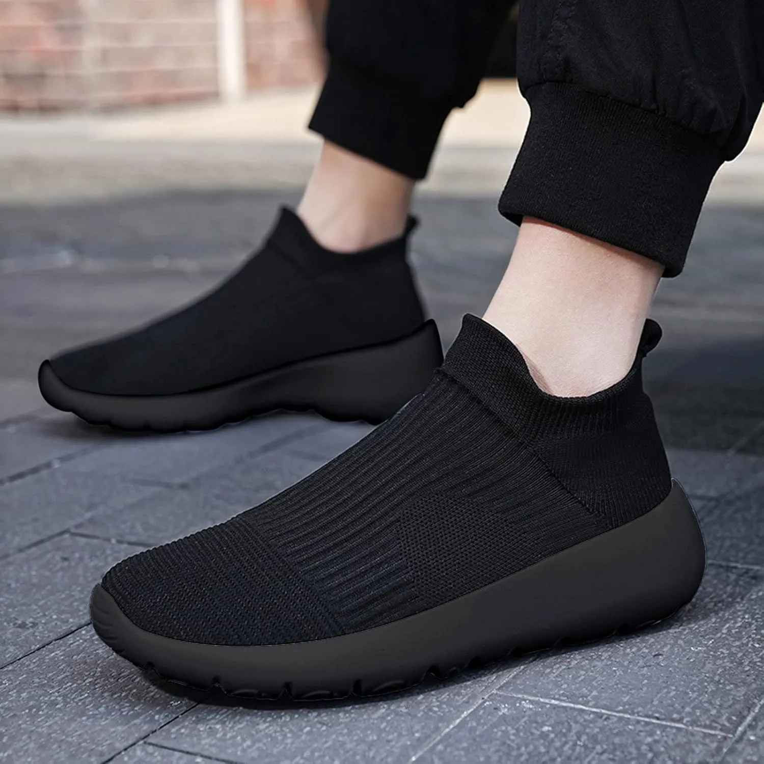 Men Sports Shoes New Pattern Summer Mesh Breathable Comfortable Simple Solid Color Slip On Fashion Sneaker Men Casual