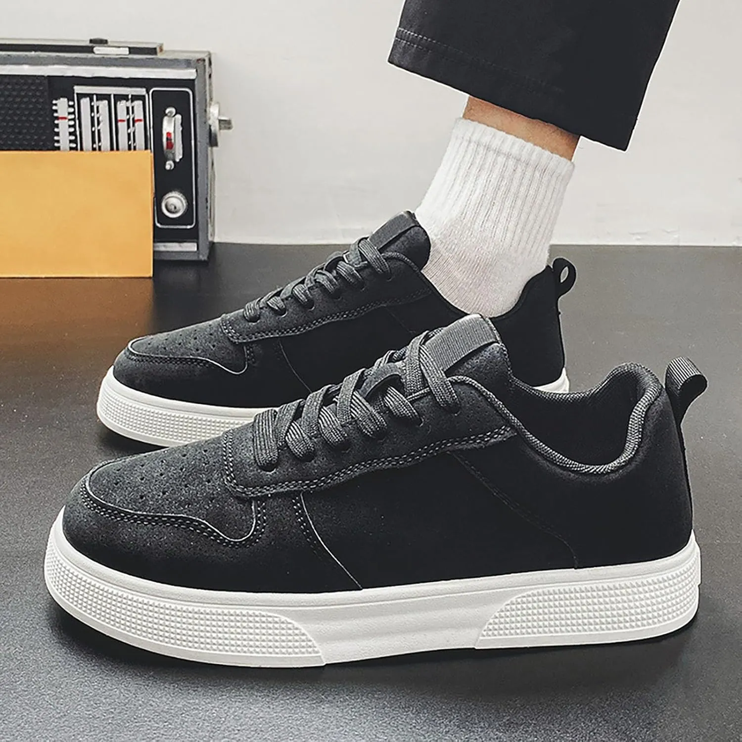 Men's Comfy Walking Shoes Fashion Sneakers 2025 Low Top Summer Lace-up Solid Color Breathable Closed Toe Flat Bottom Outdoor Comfortable Daily Casual Sneaker