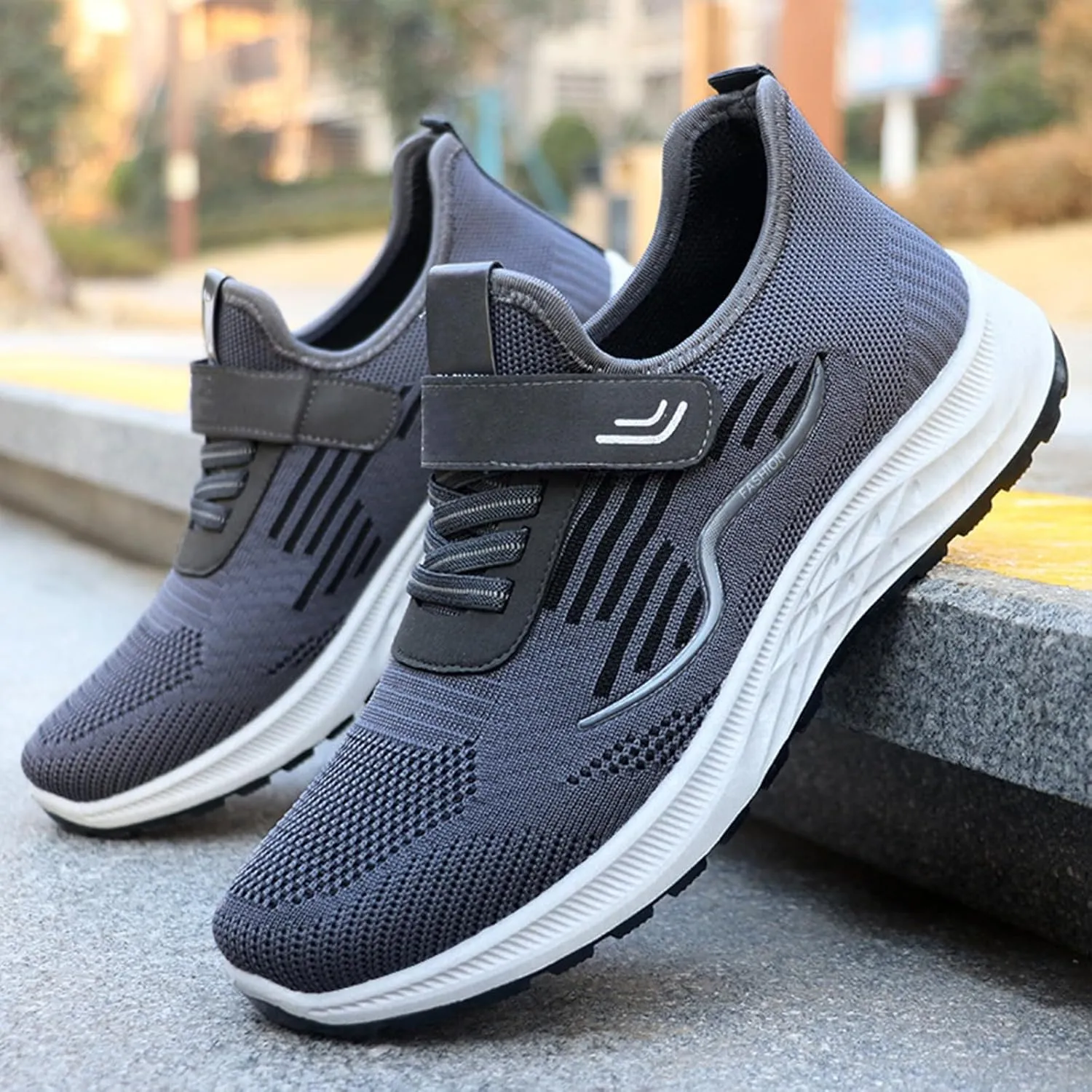 Men's Comfy Walking Shoes Fashion Sneakers 2025 Low Top Summer Lace-up Solid Color Breathable Closed Toe Flats Outdoor Comfortable Daily Casual Sneaker for Summer