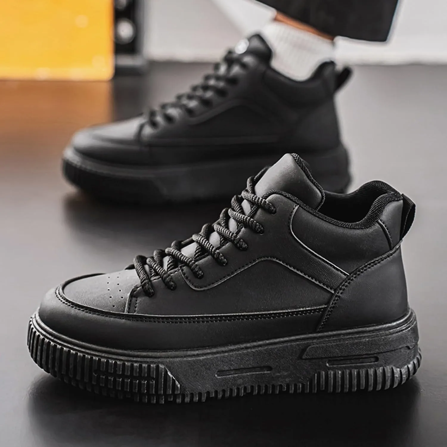 Mens Sport Shoes High Top Lace-up Sneakers for Men Fashion Lightweight Cute Round Toe Sneakers Flat Sole Casual Simple Outdoor Walking Shoe