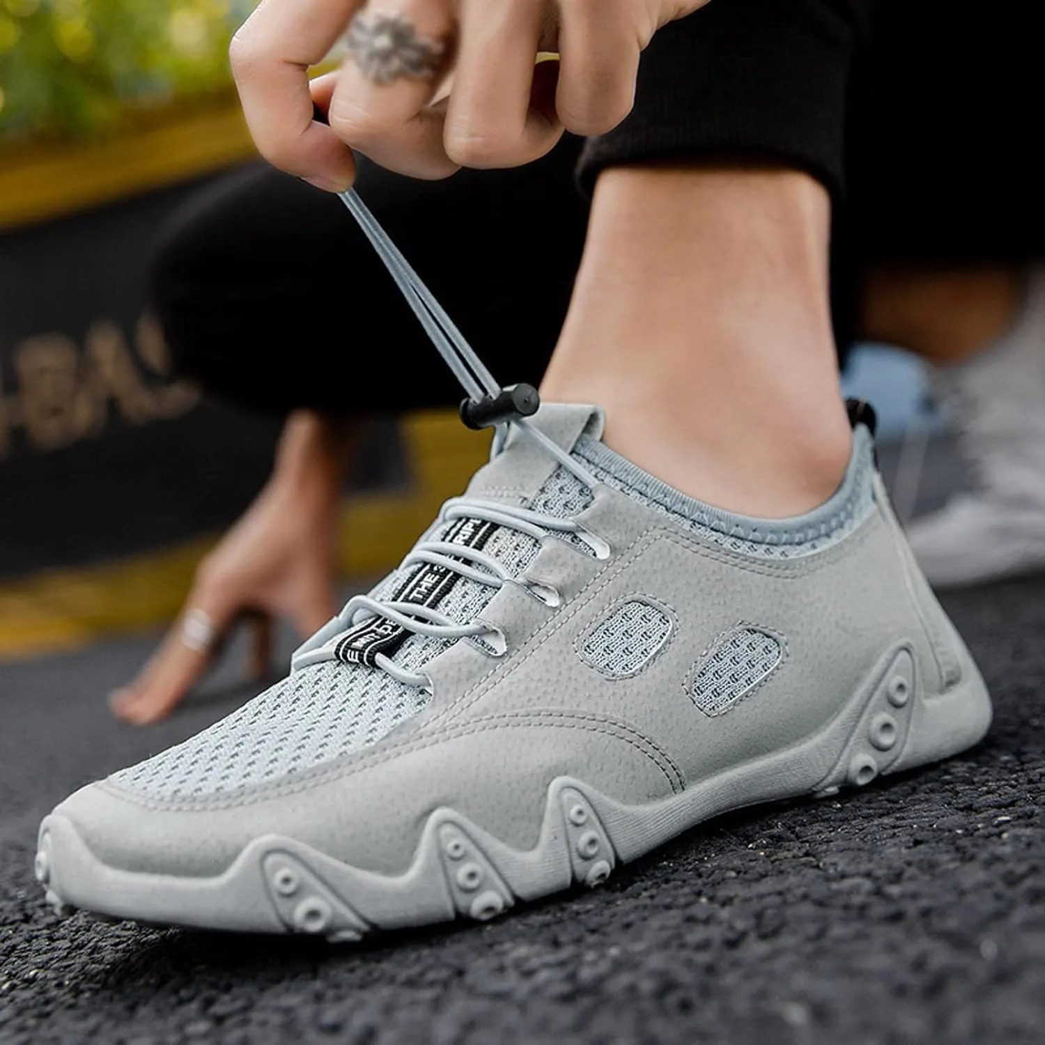 Mens Summer Mesh Hiking Sneaker Breathable Solid Color Casual Running Shoes Comfortable Summer Flat Lighweight Sneakers Low Top Comfy Outdoor Walking Shoes