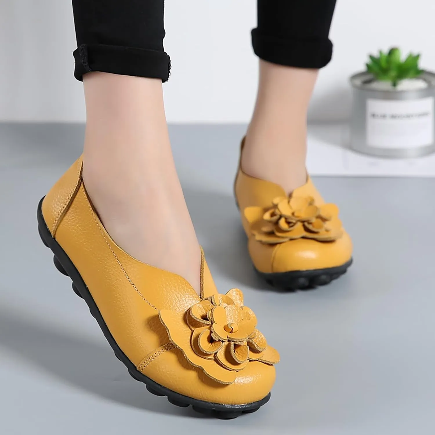 Slip on Loafers for Women Leather Flowers Loafers Comfortable Walking Work Flats Shoes Lightweight Soft Sole Flat Shoes Round Toe Summer Shoe