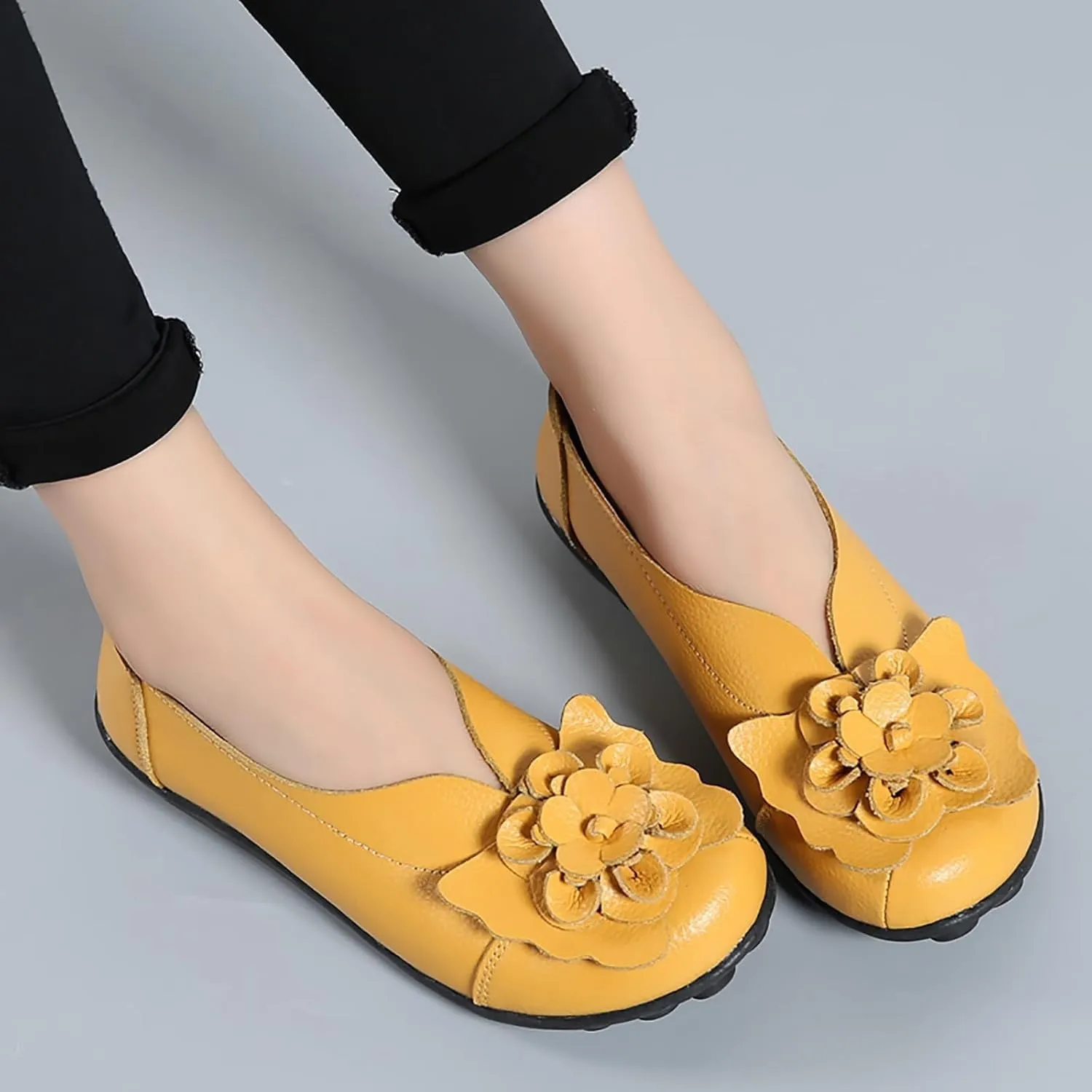 Slip on Loafers for Women Leather Flowers Loafers Comfortable Walking Work Flats Shoes Lightweight Soft Sole Flat Shoes Round Toe Summer Shoe