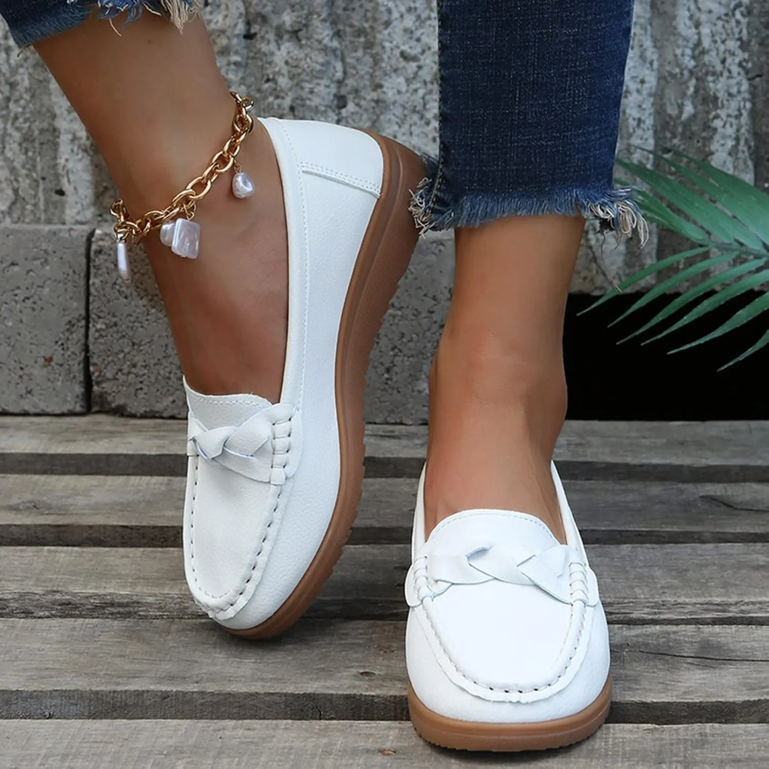 Women's Leather Flats Shoes Slip-Ons Casual Walking Loafers Breathable Driving Flats Shoes Orthopedic Loafers