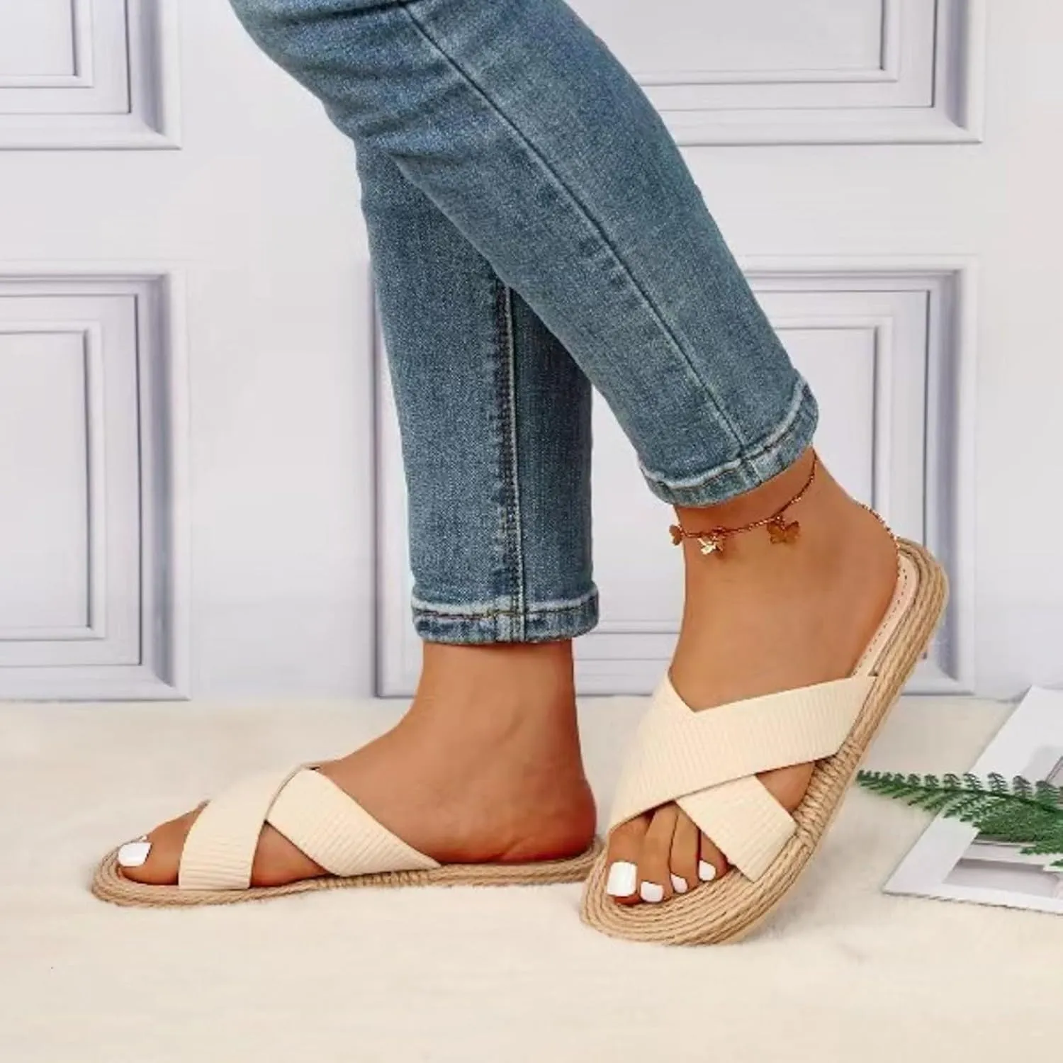 Women's Wide Width Strappy Flat Sandals Dressy Summer Non Slip Indoor Outdoor Stylish Wedge Sandals 2025 Open Toe Comfortable Lightweight Slip On Slippers Beach Vacation Travel Casual Fashion Sandal